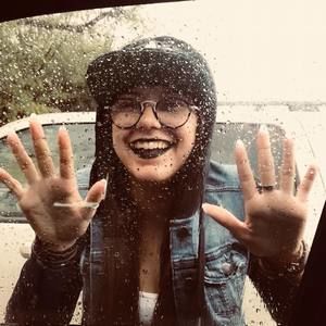 Meet your Posher, Adriana